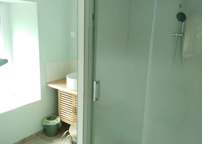 Casa de Férias Le Moulin De La Baleine, Au Calme, En Pleine Nature La Baleine